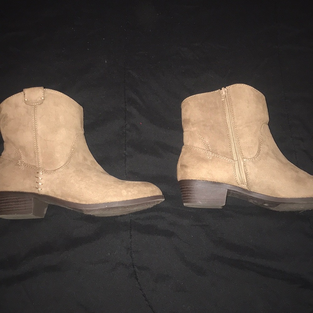 Low cut boots